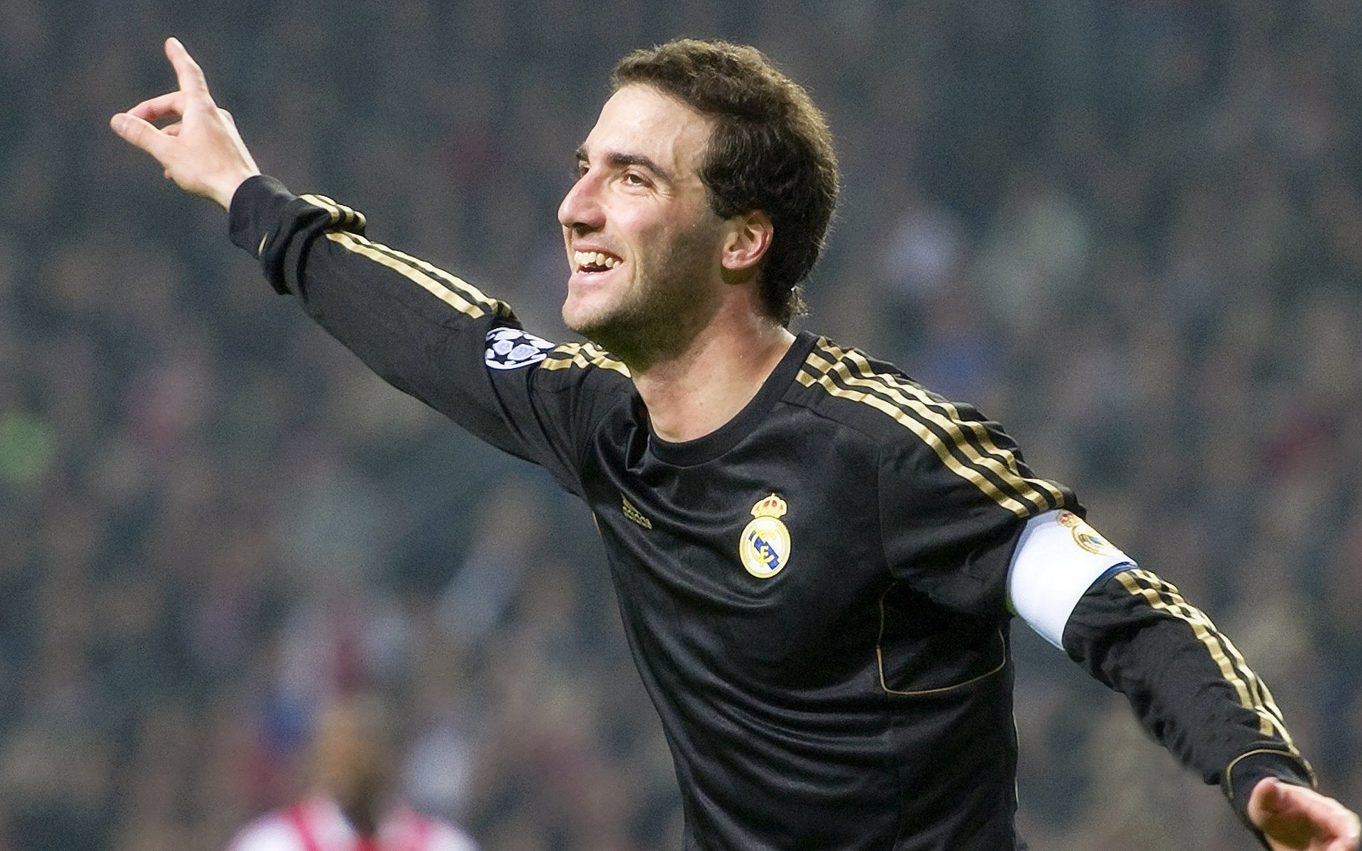 阿尔特塔在比赛中注重控球,提升球队控球率,阿尔特塔教练